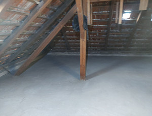 Zateplení stropu rodinného domu pomocí foukané izolace